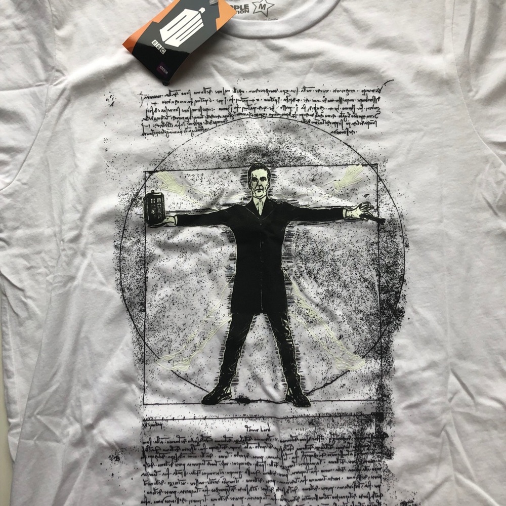 GLOWS IN THE DARK ‼️ Doctor Who Graphic Tee